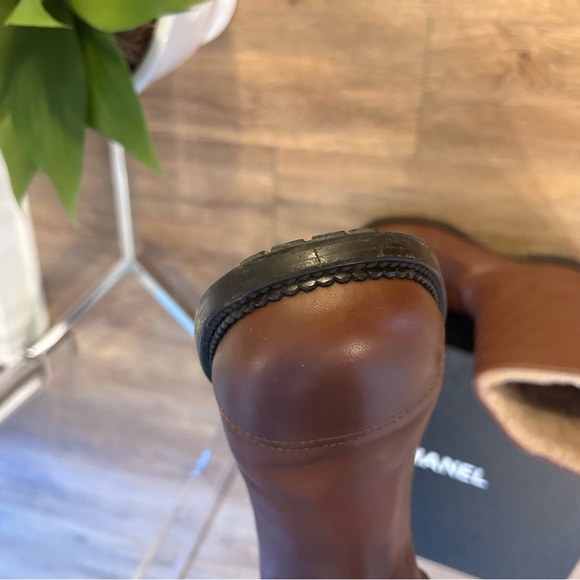 CHANEL LEATHER WINTER BOOTS , camel color with CC logo and Shearling Fur - Picture 8 of 17